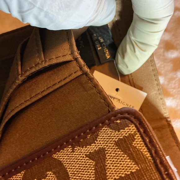 Etienne Aigner Logo Wallet - Picture 5 of 6